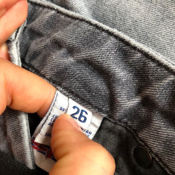 Hudson Distressed Jeans! Size 26 :) - Picture 5 of 5